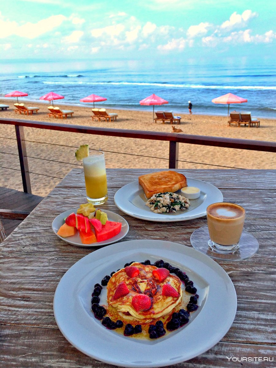 Завтрак туристов на Бали