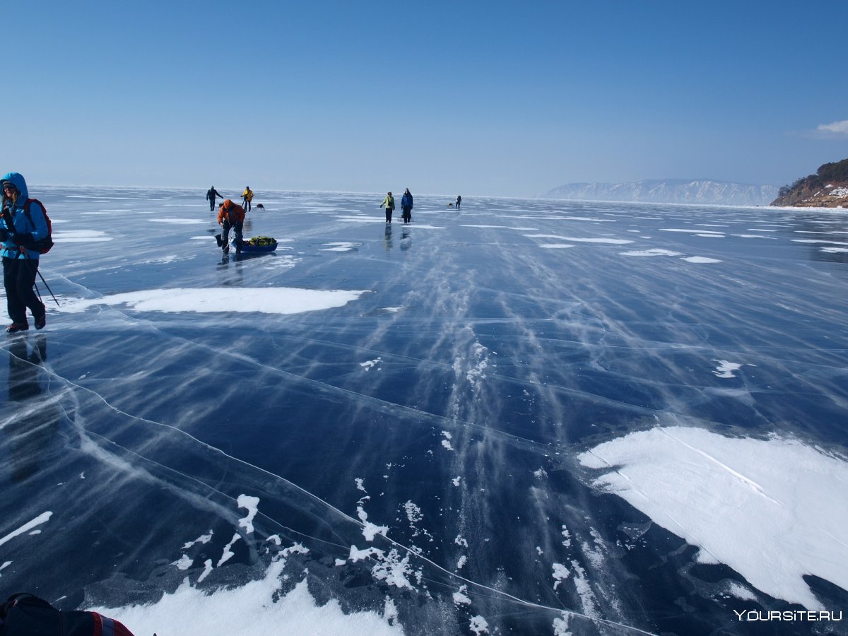 Озеро Байкал с людьми