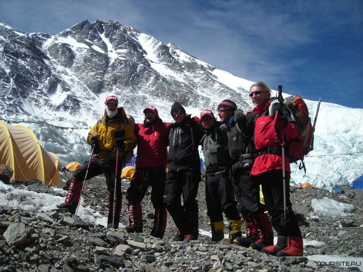 Гора Эверест альпинисты