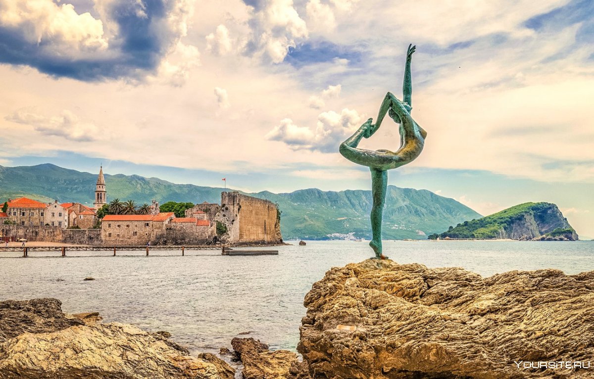 Черногория Будва статуя танцовщицы