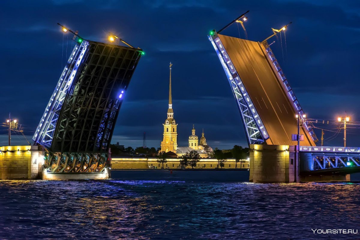 Петропавловская крепость и Дворцовый мост в Санкт-Петербурге