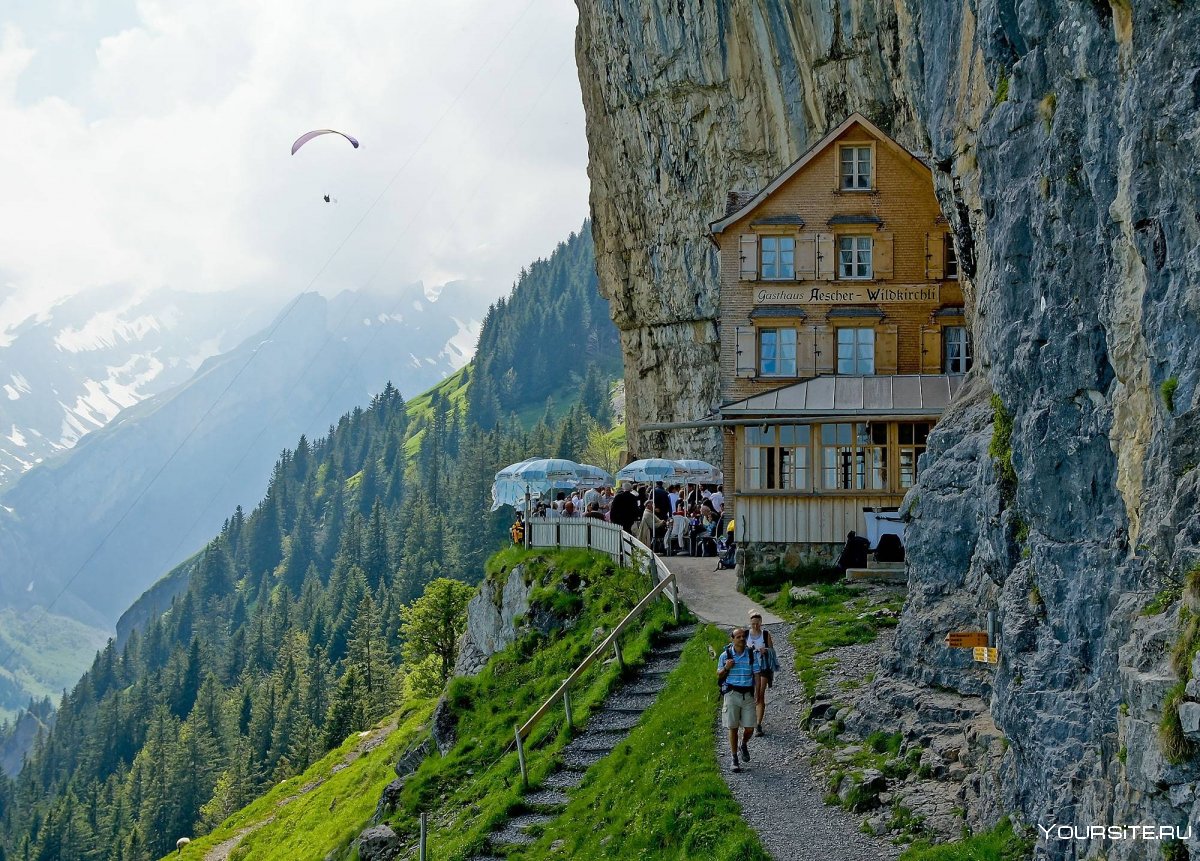 Отель в Альпах Швейцарии