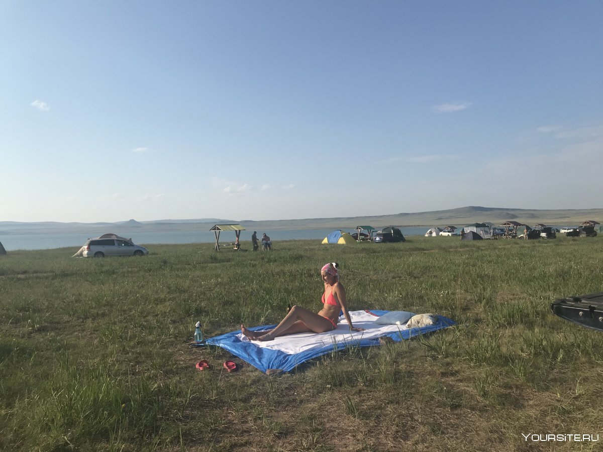 Озеро белё Хакасия палаточный городок