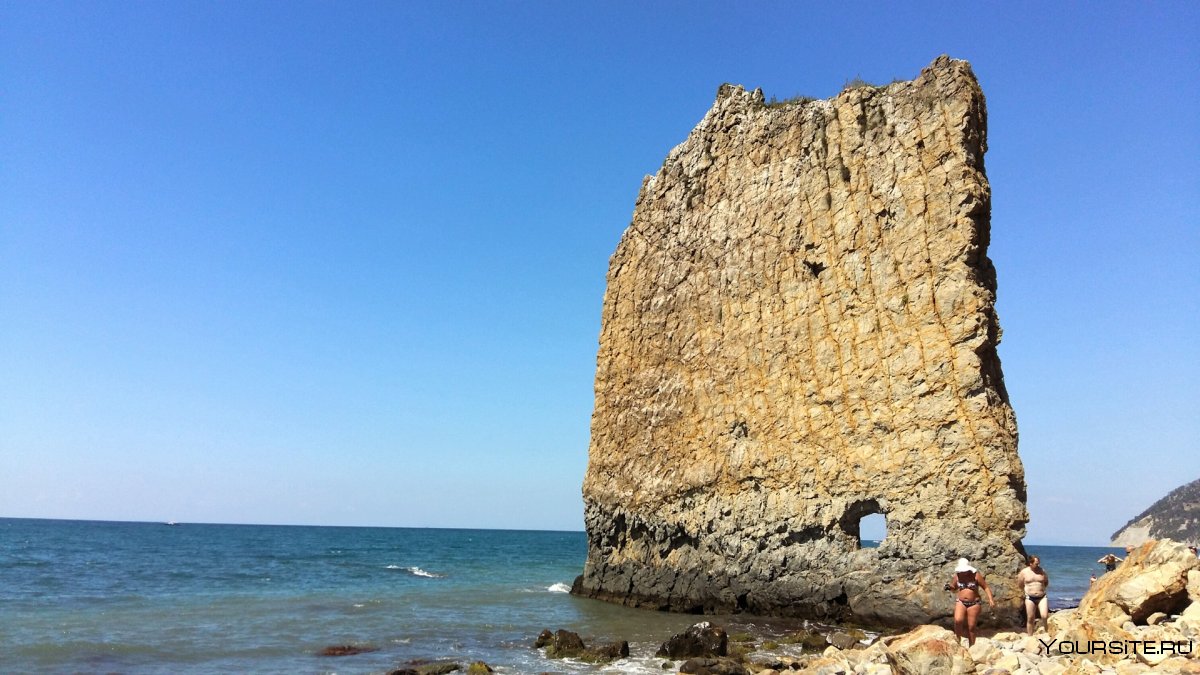 Скала Парус в Геленджике
