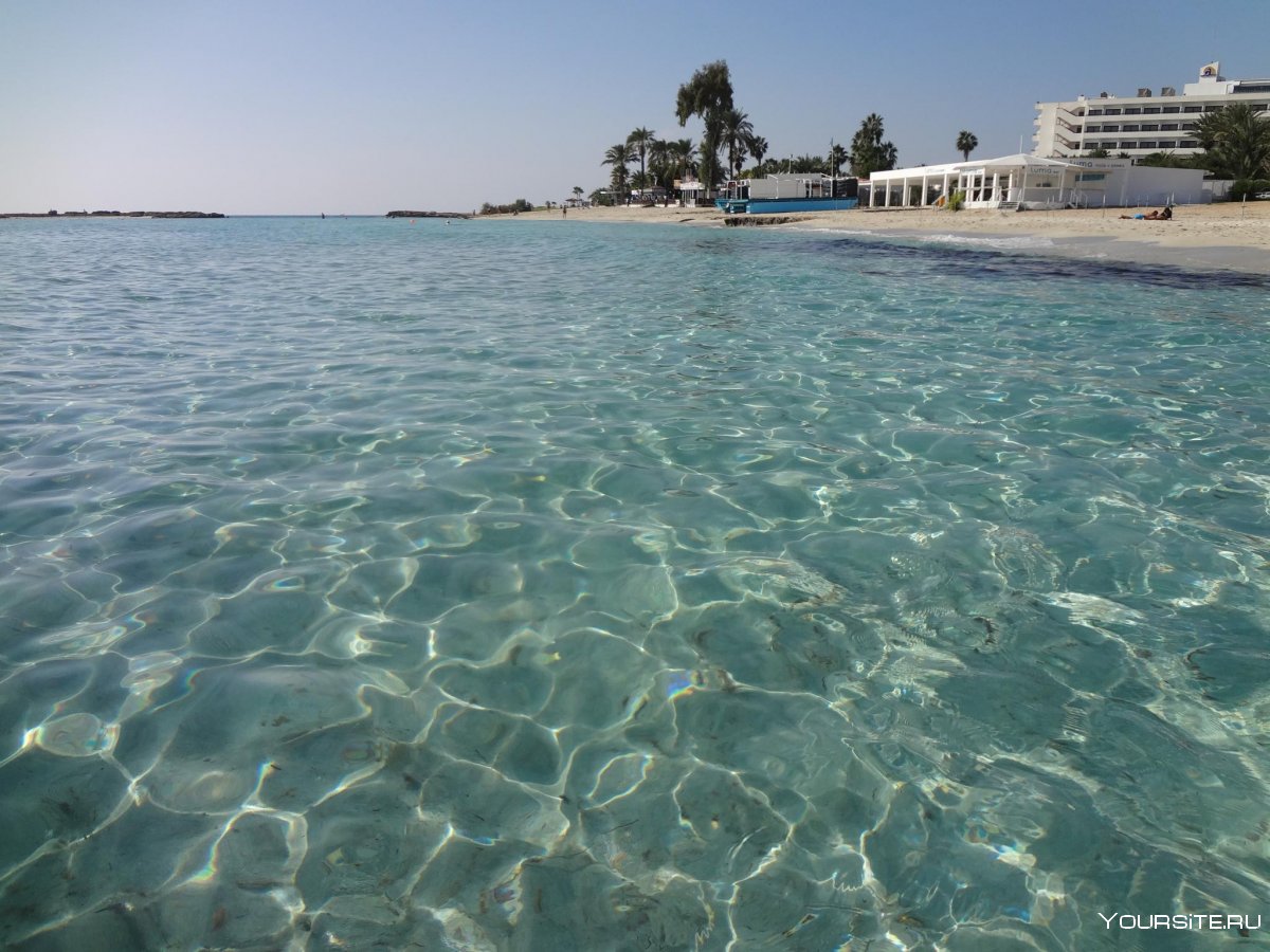 Пляж Нисси Кипр