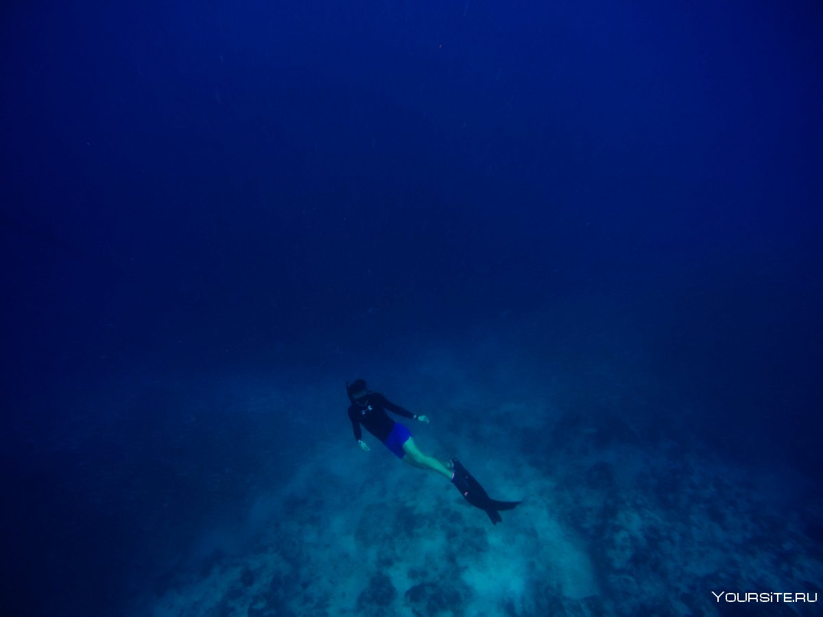 Глубокое море аквалангист