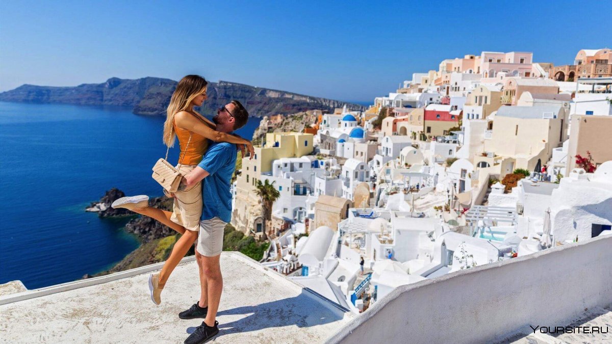 Санторини и туристы Греция