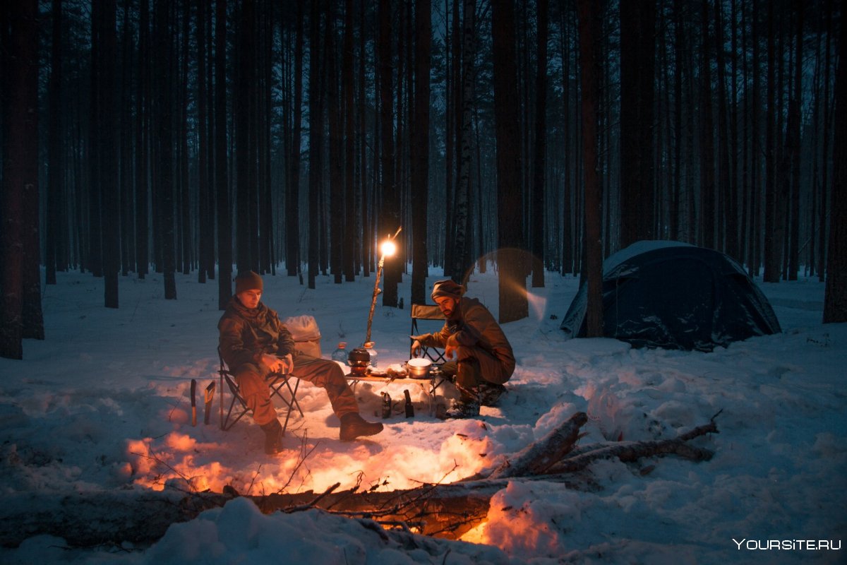 Зимний лагерь в лесу