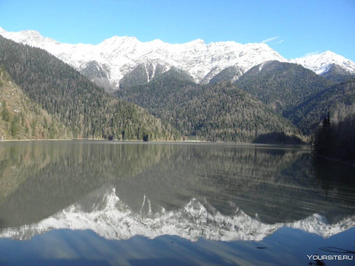 Озеро Рица зимой в Абхазии в новый год
