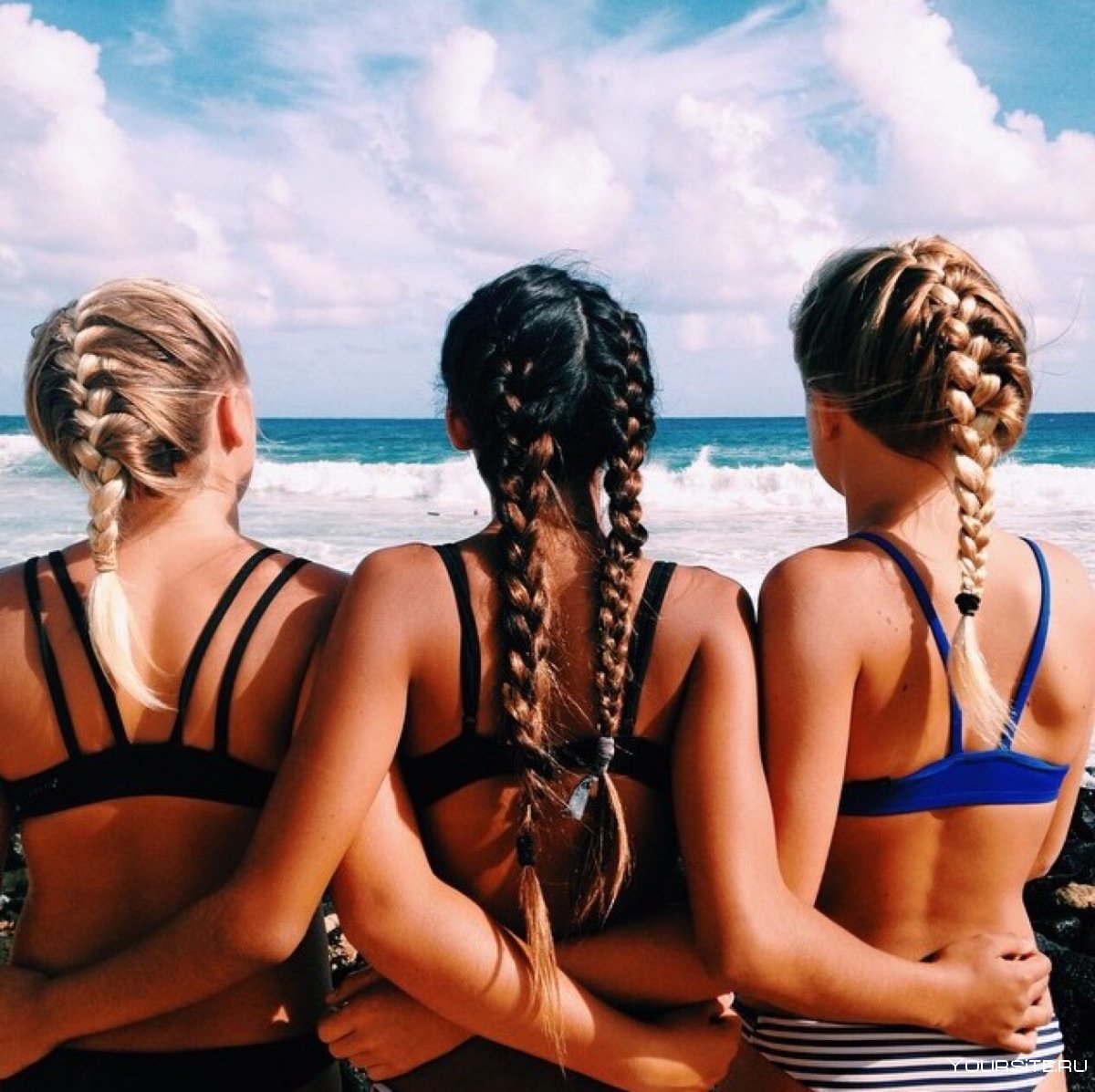Три девочки на море