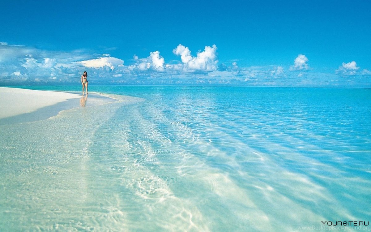 Голубой океан и белый песок