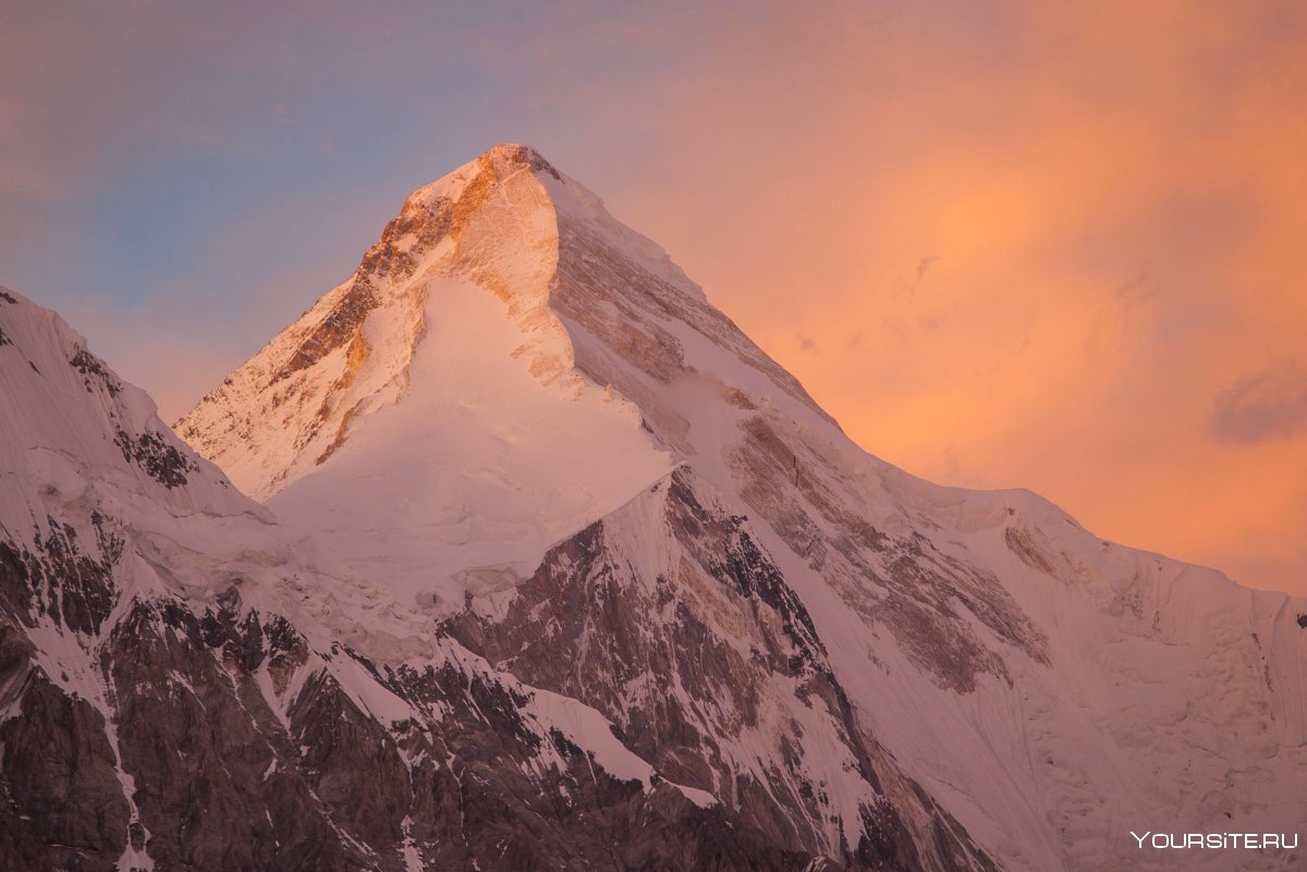 Пик Хан Тенгри и пик Победы