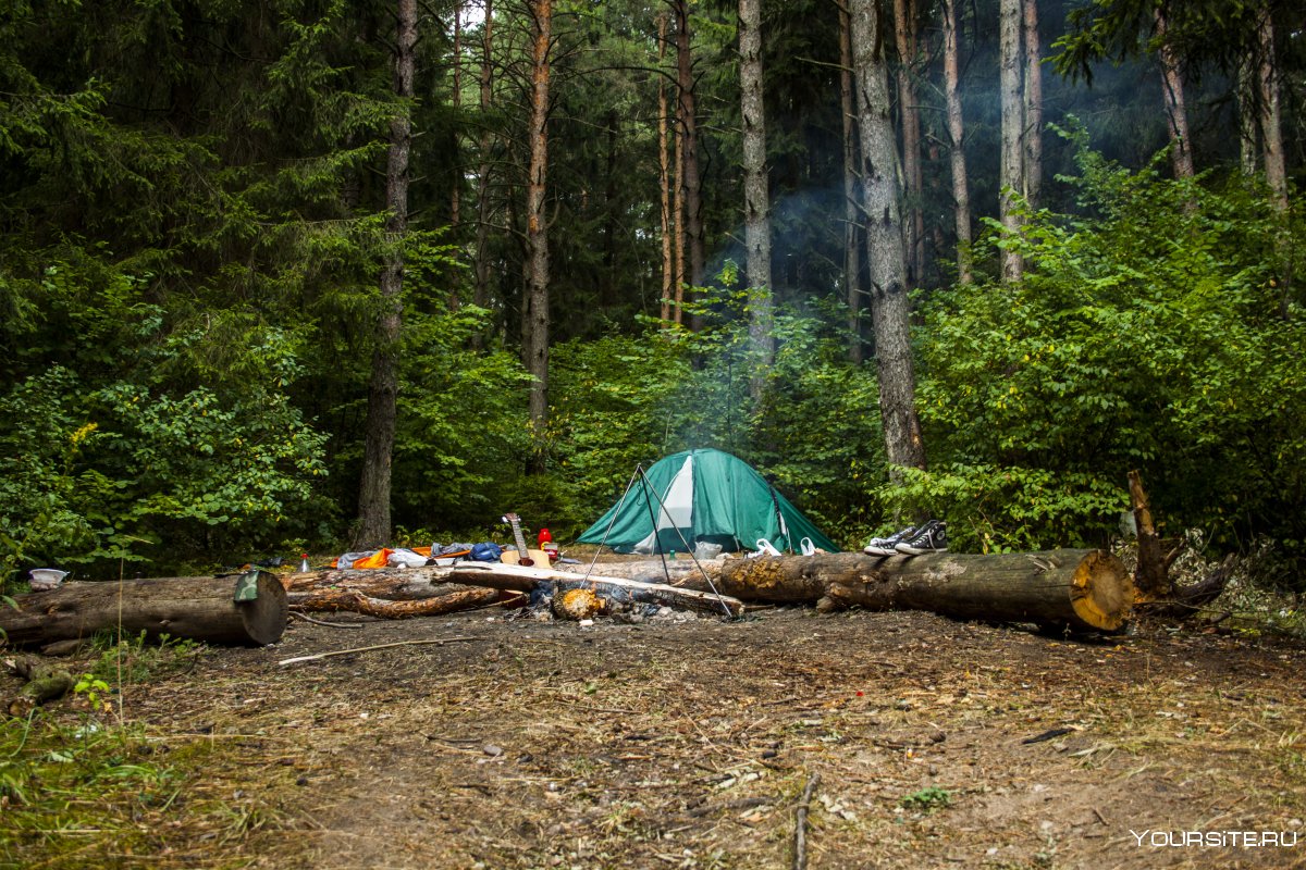 Палатка для похода в лес