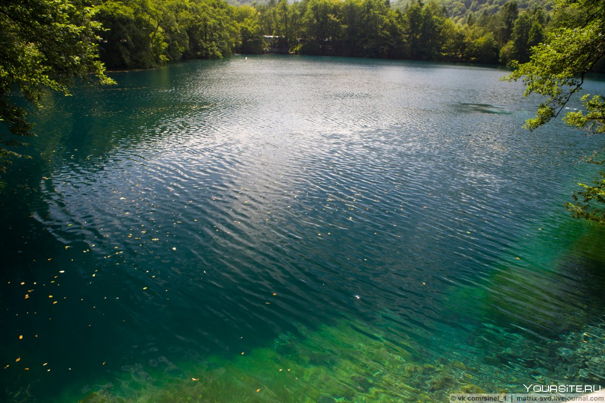 Озеро Рица голубое озеро