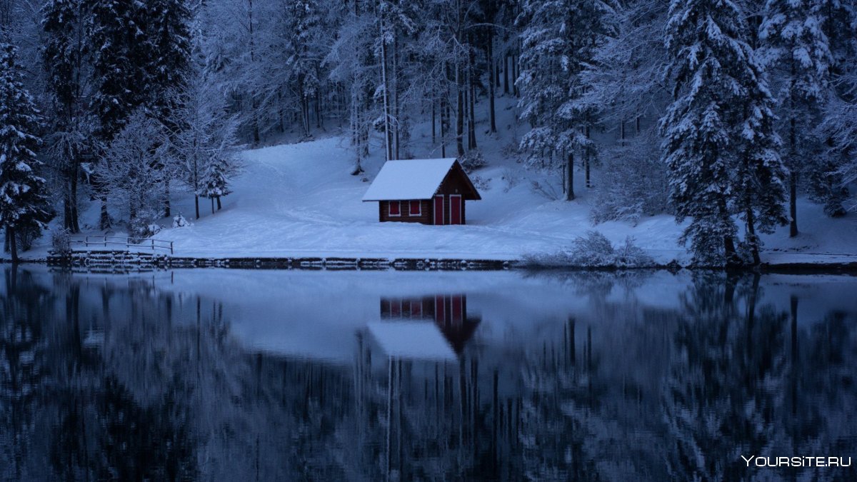Зимний домик в Вечернем лесу