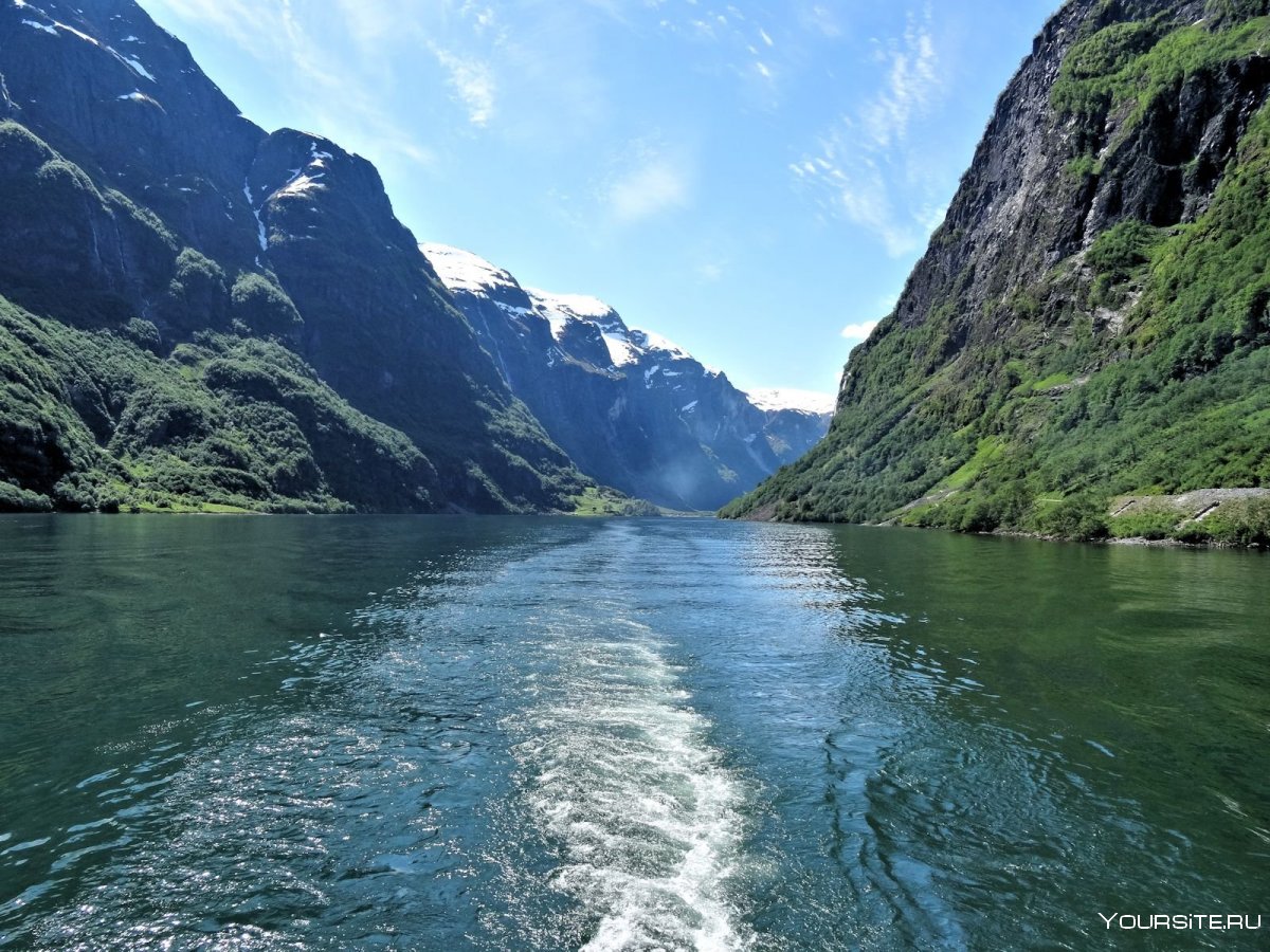 Норвегия,горы водопад река Гейрангер-Фьорд