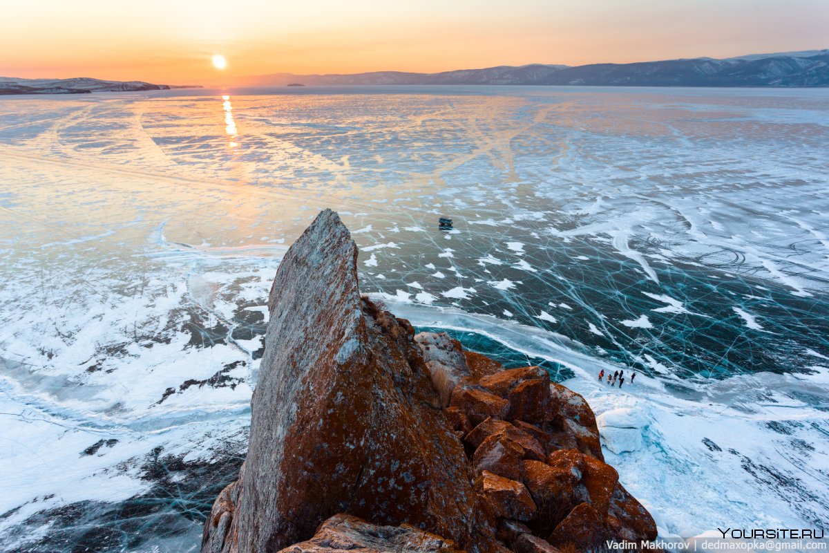 Таяние льда на Байкале