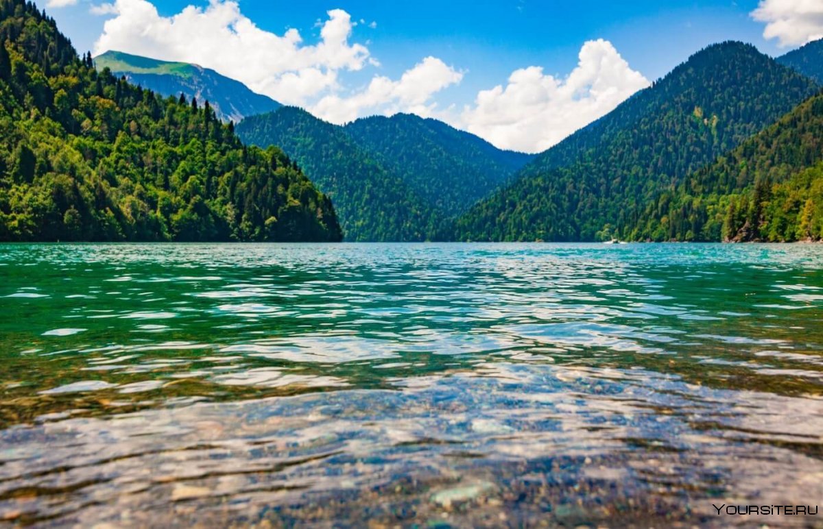 Грузия озеро Рица