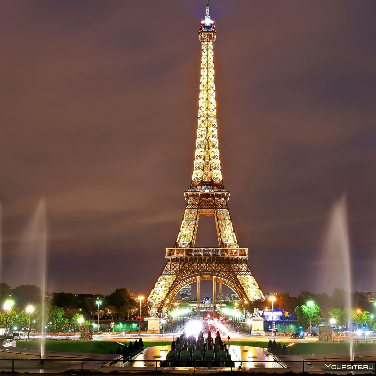 Площадь Трокадеро Париж вечер