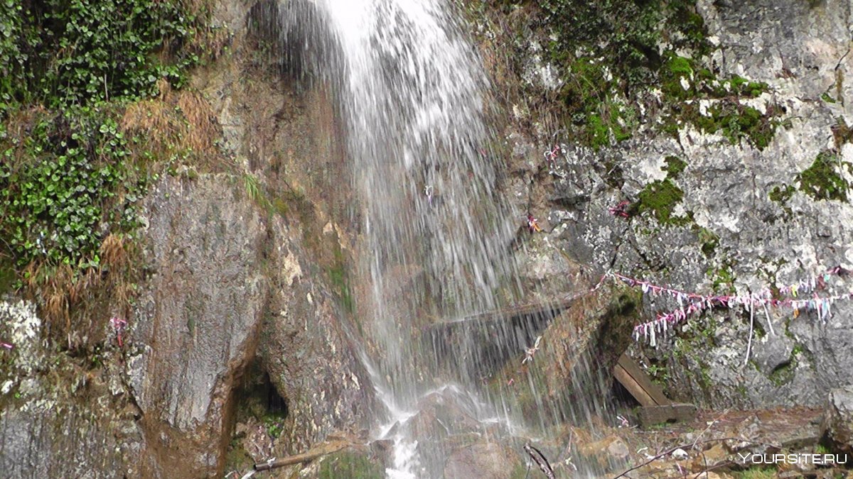 Водопад невеста в Абхазии