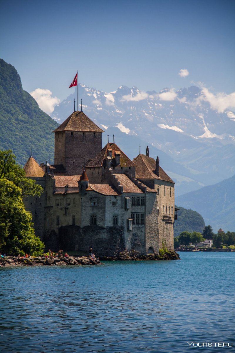 Монастырь на острове озеро Швейцария