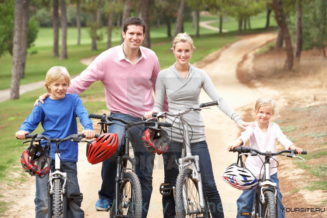 Прогулки на велосипеде всей семьей
