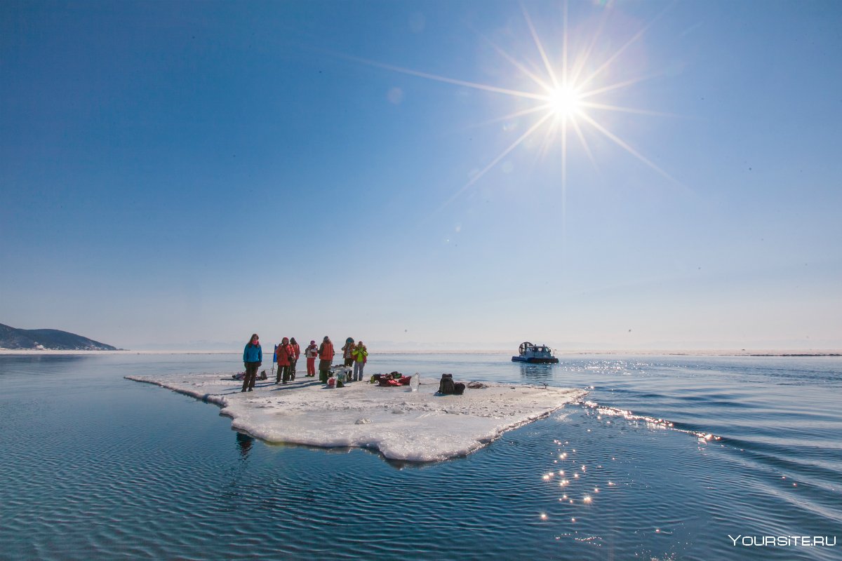 Лед на Байкале в Слюдянке лед