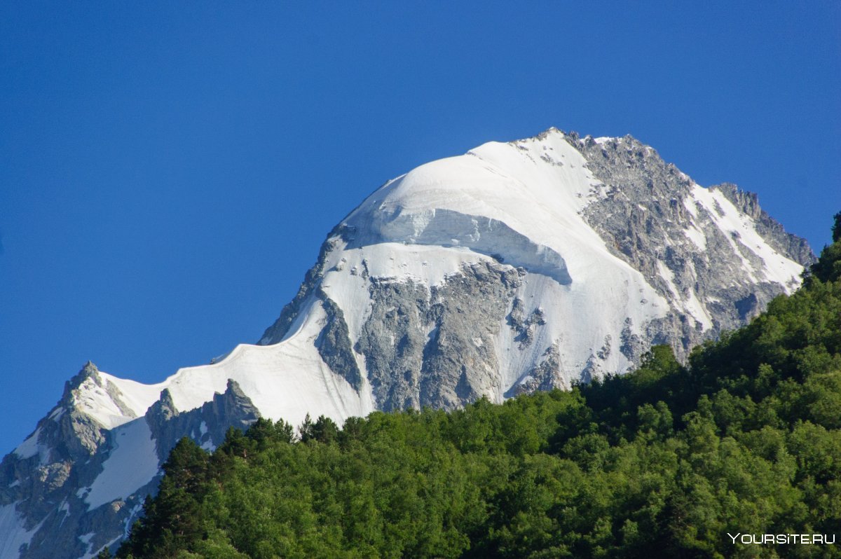 Гора белалакая Домбай фото