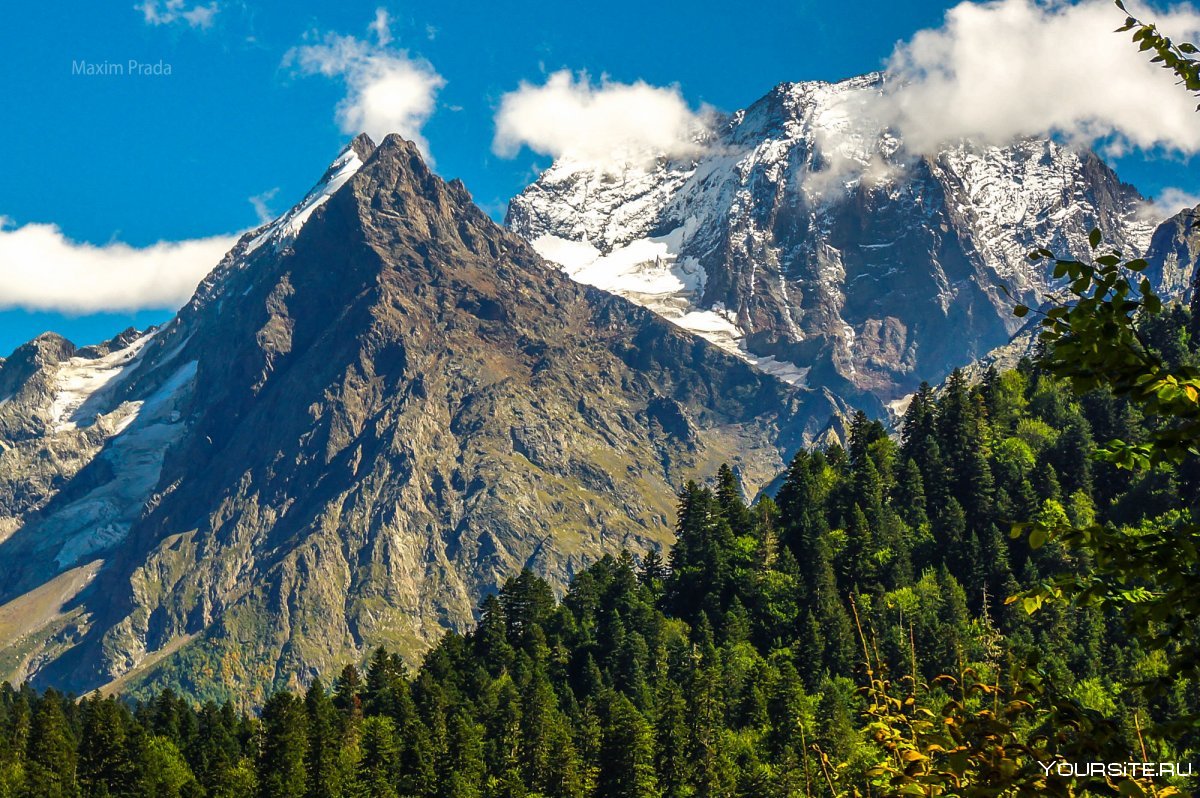 Гора белалакая Домбай фото