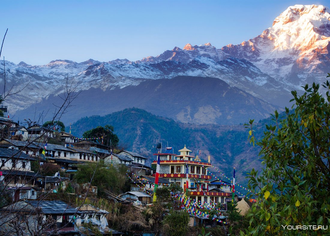 Город Покхара в Непале