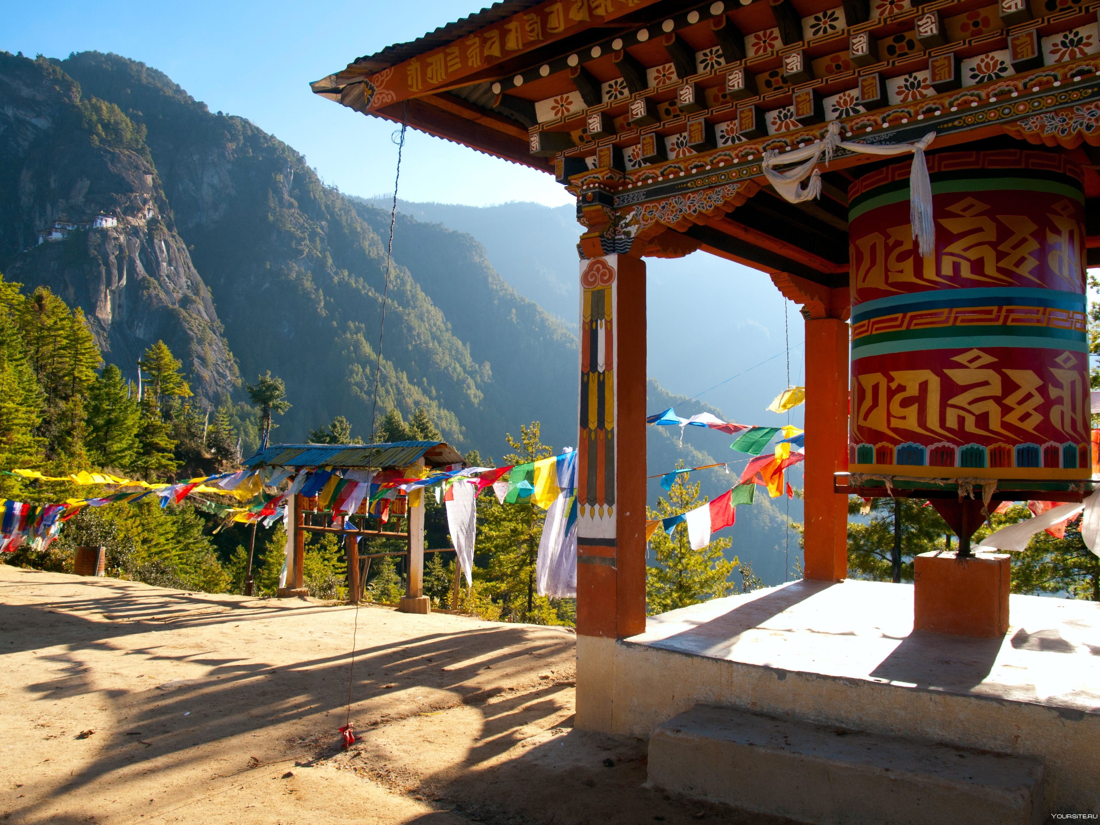 Бутан индия. Храм “Такцанг паро”, бутан. Бутан Гималаи. Буддийские храмы и монастыри Китая. Такцанг-лакханг бутан.