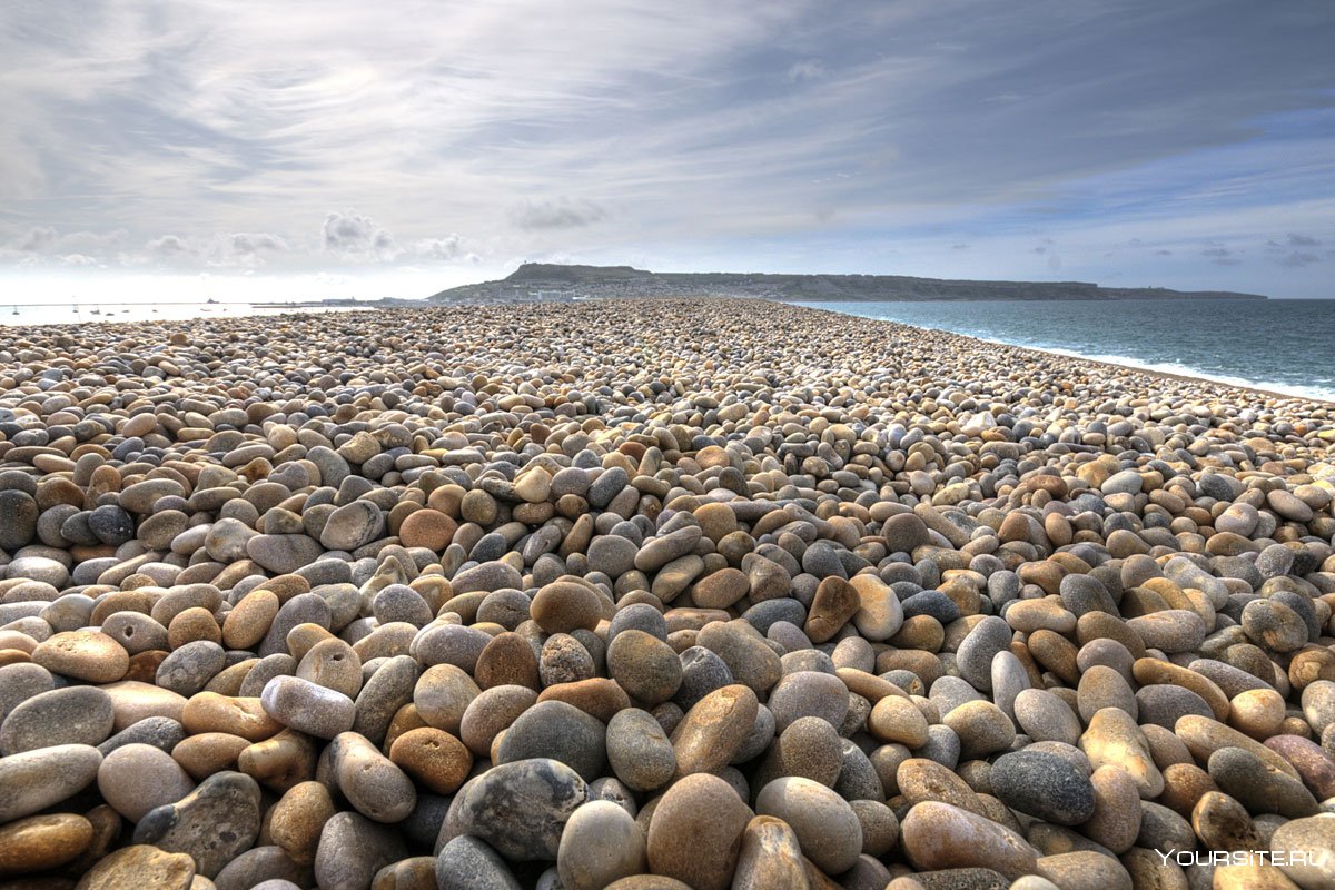 Каменистый пляж