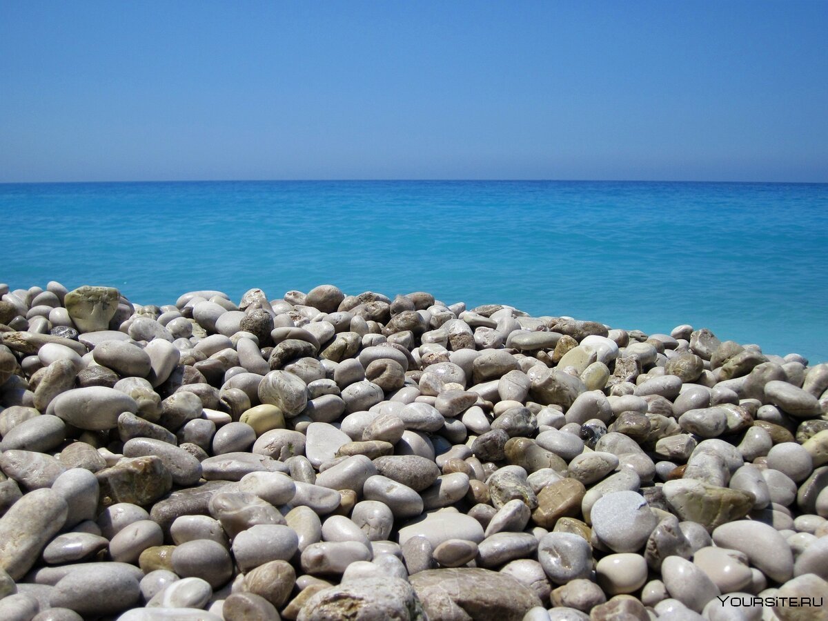 Галечный пляж Корсика
