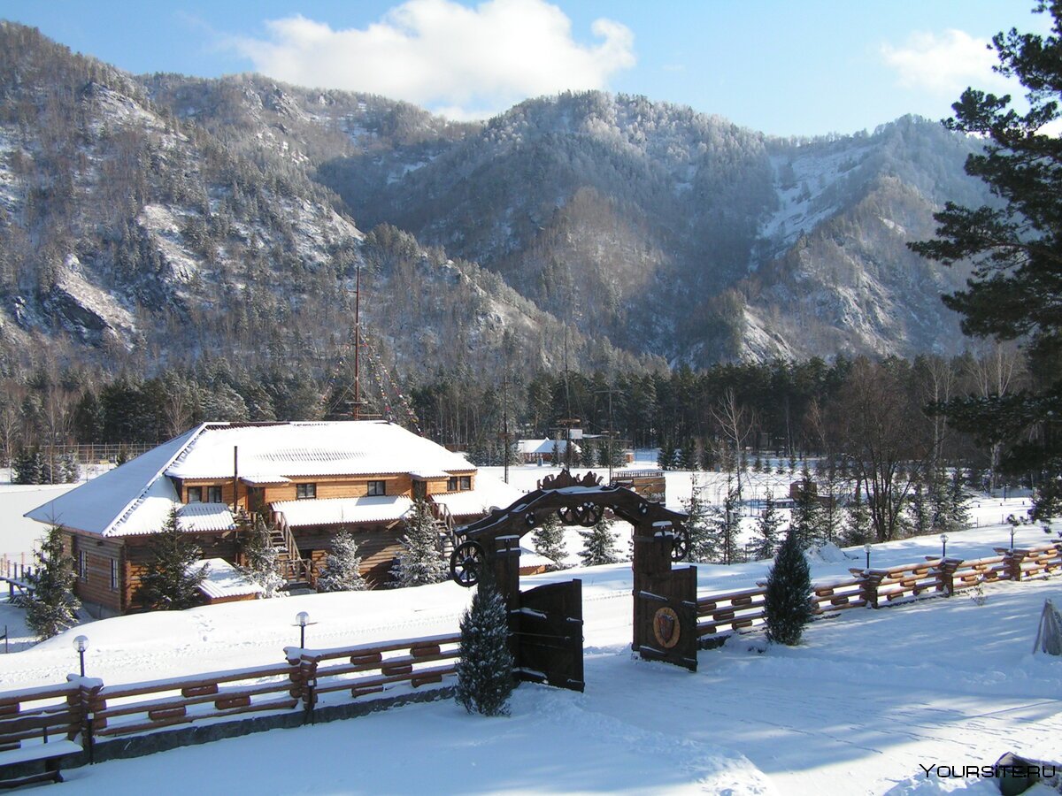 Усадьба Саржевских горный Алтай зимой