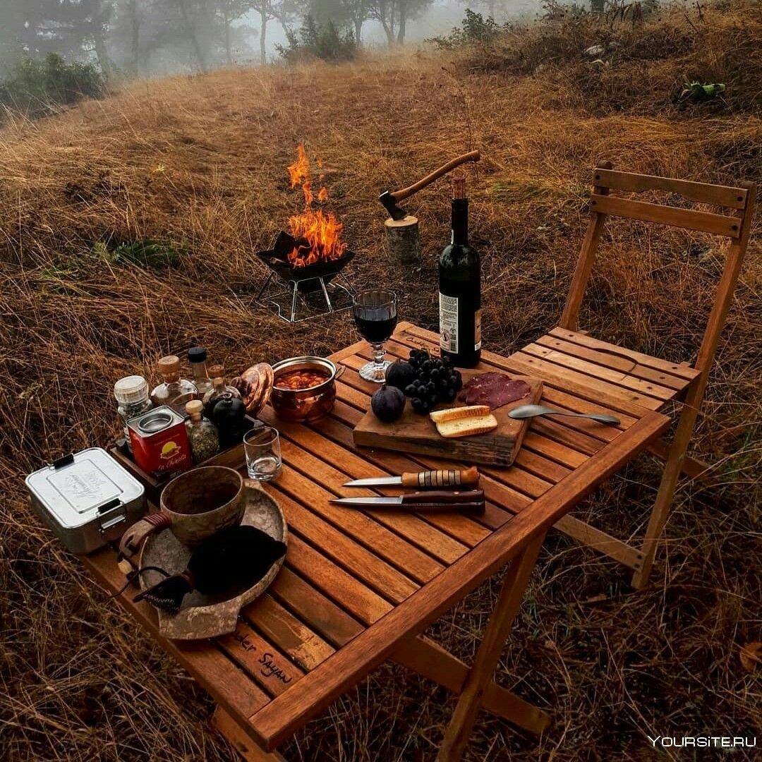 Сервировка стола на пикнике
