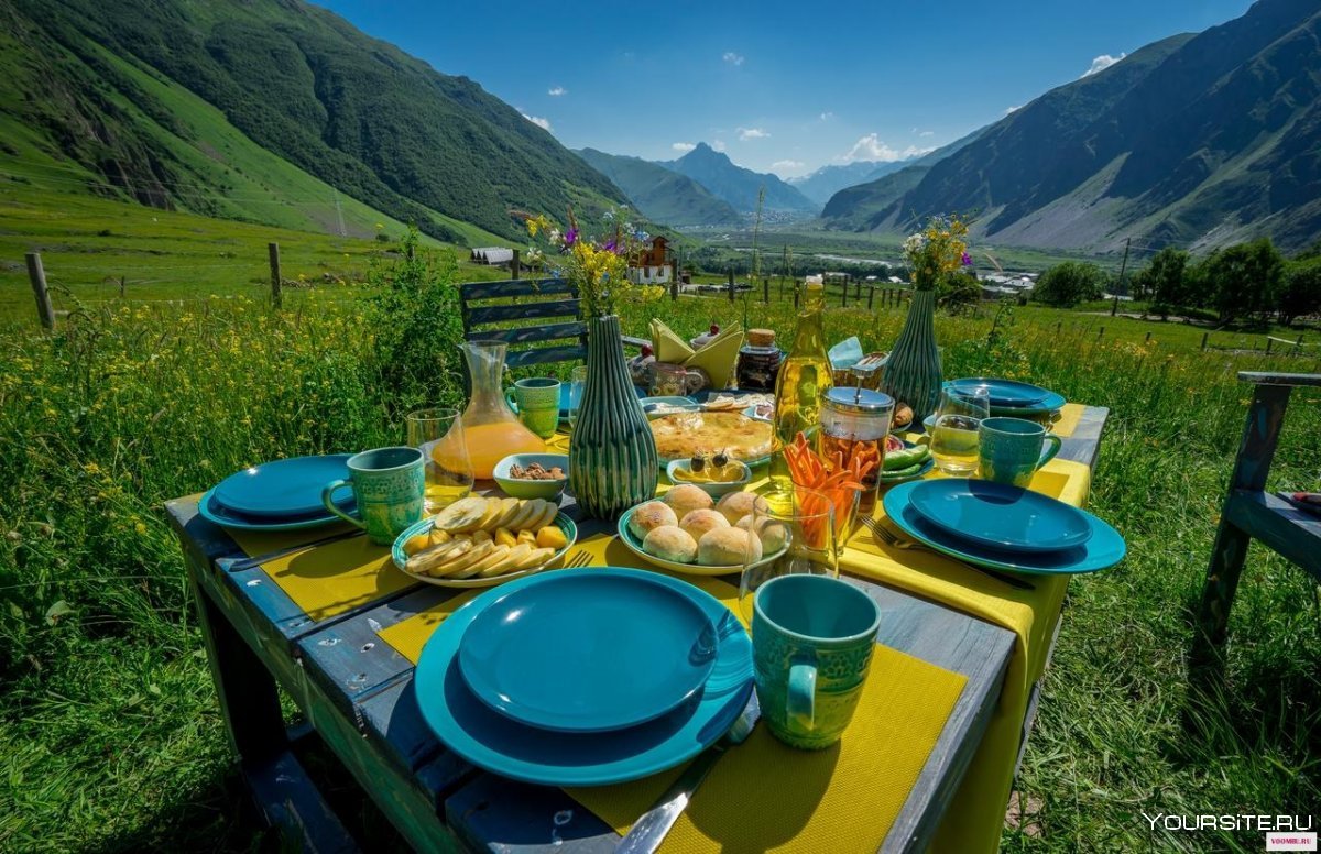 Казбеги Грузия застолье