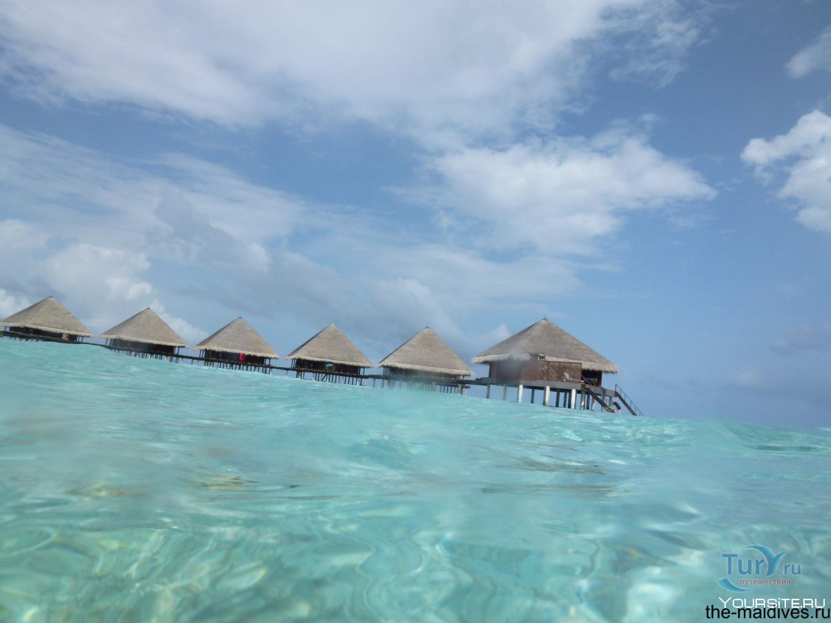 Самый длинный бассейн на Мальдивах