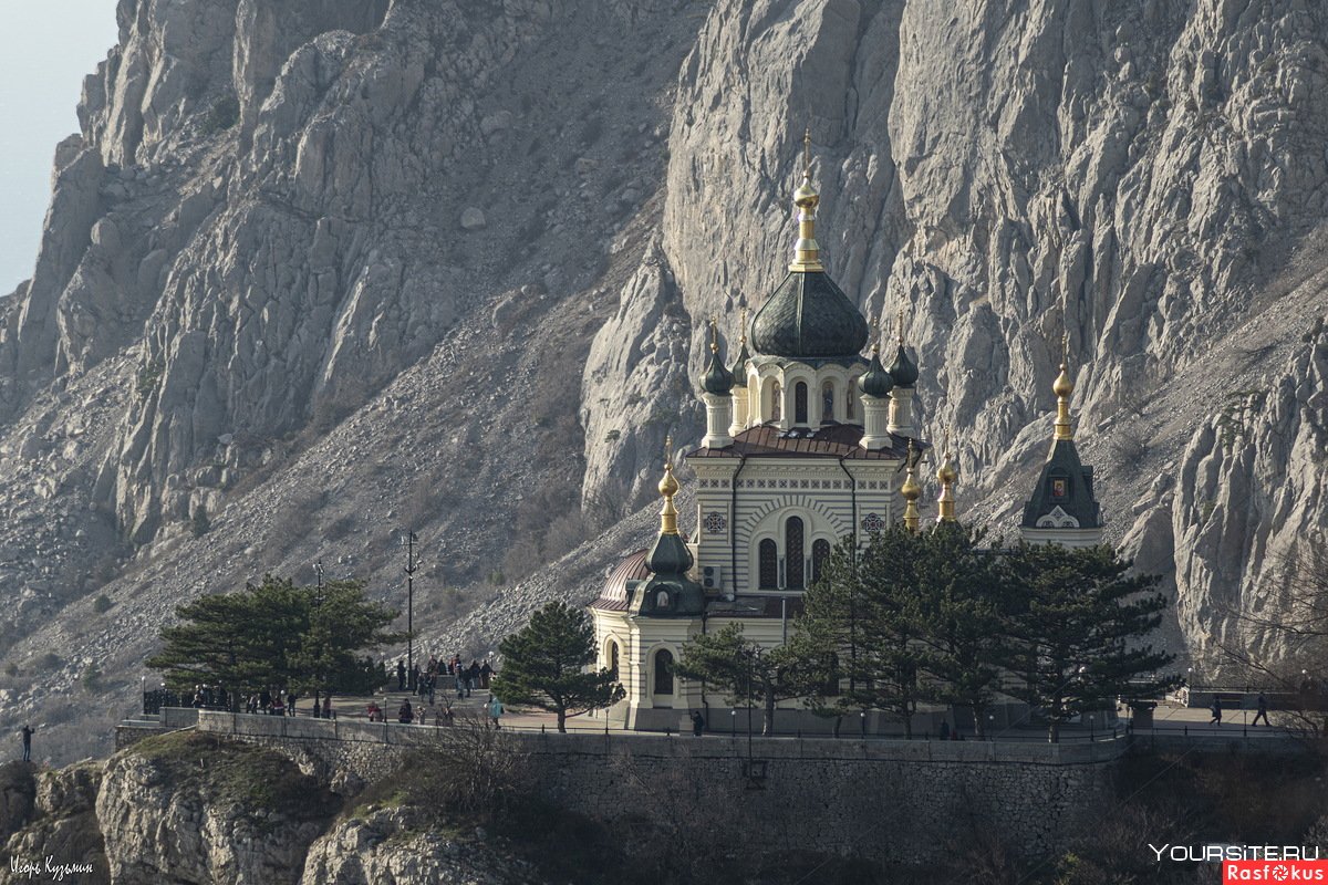 Фото церковь в форосе на скале