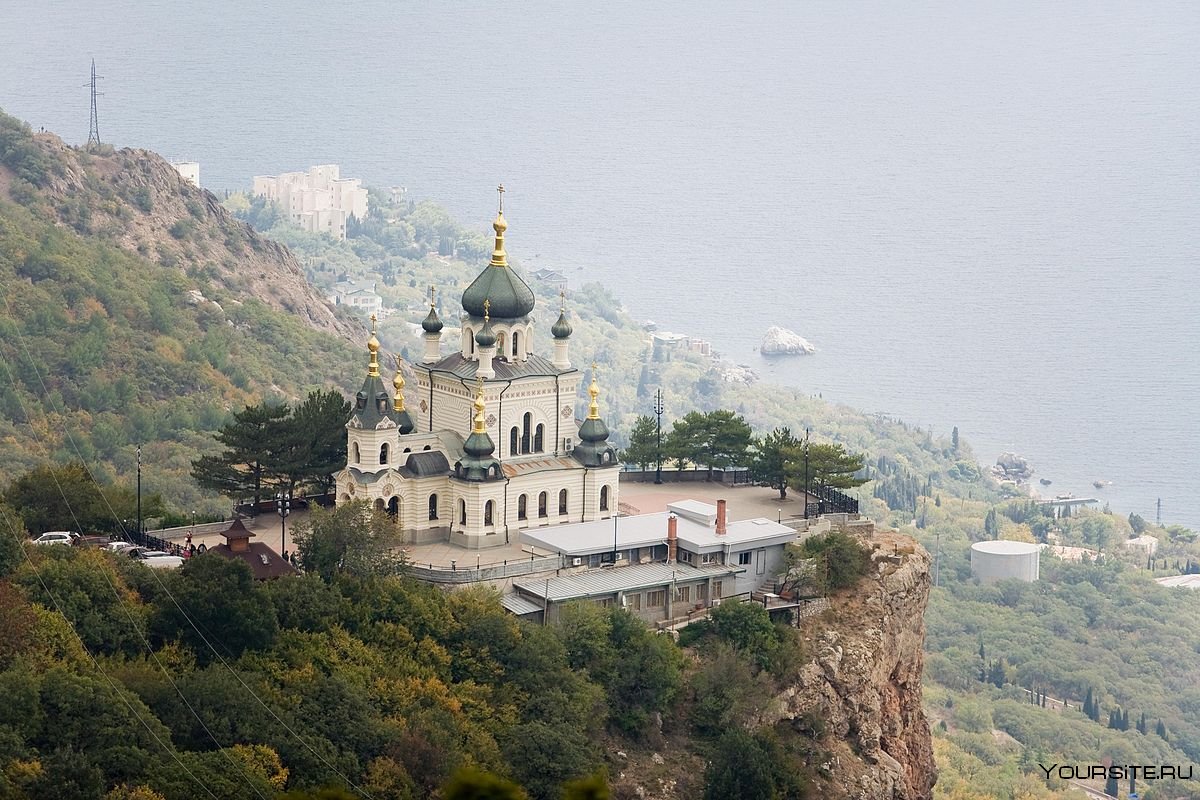 Храм в Форосе на скале