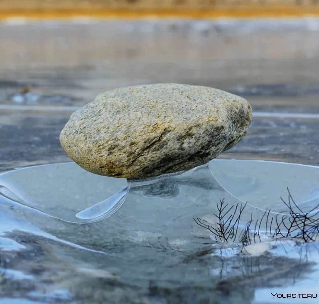 Камень и песчинка