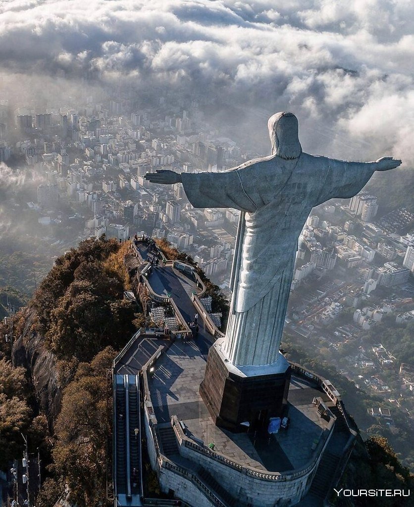 Статуя Иисуса Христа в Рио-де-жа