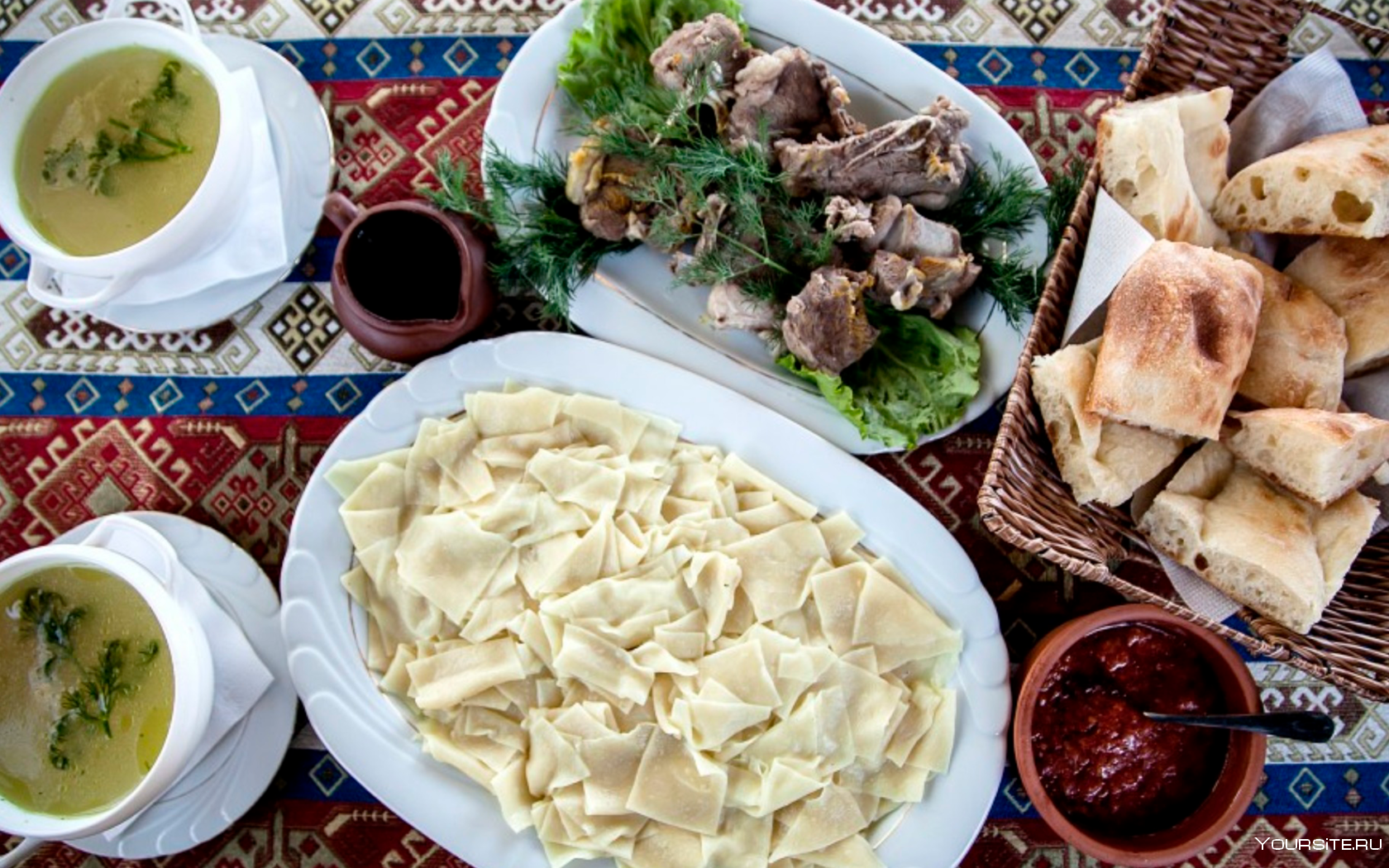 Махачкала национальная кухня. Хинкал Дагестанский Лакский. Национальная кухня Дагестана хинкал. Дагестанское блюдо хинкал. Национальная еда хинкал Дагестанская.