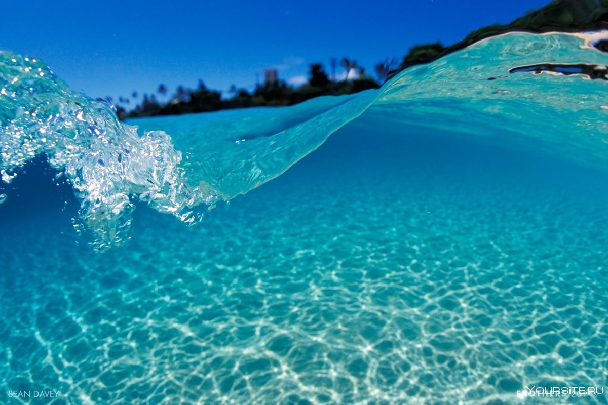 Голубое прозрачное море