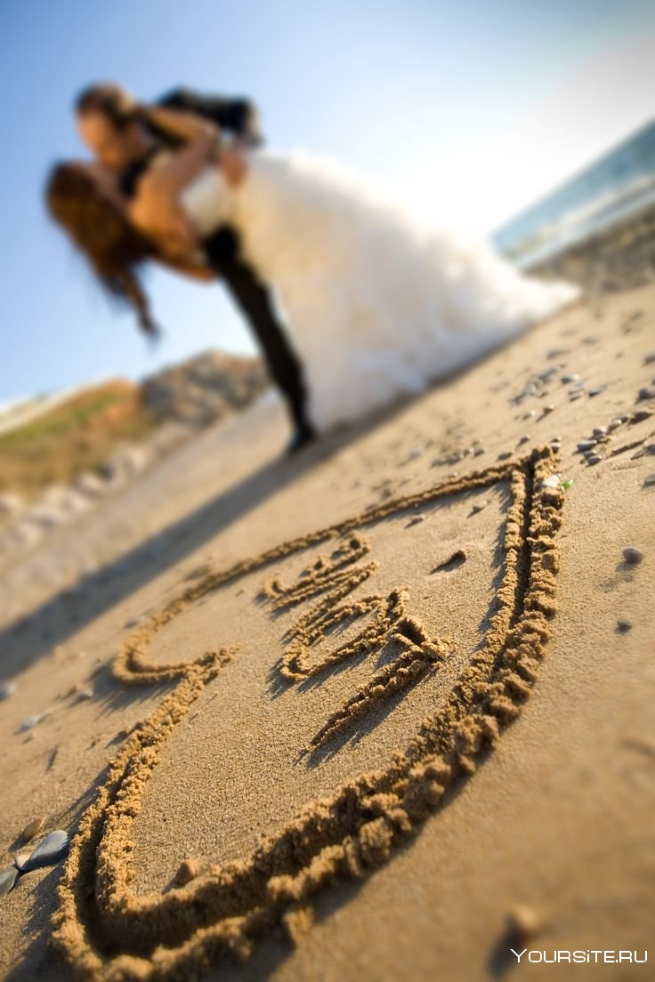 Свадебная фотосессия на песке