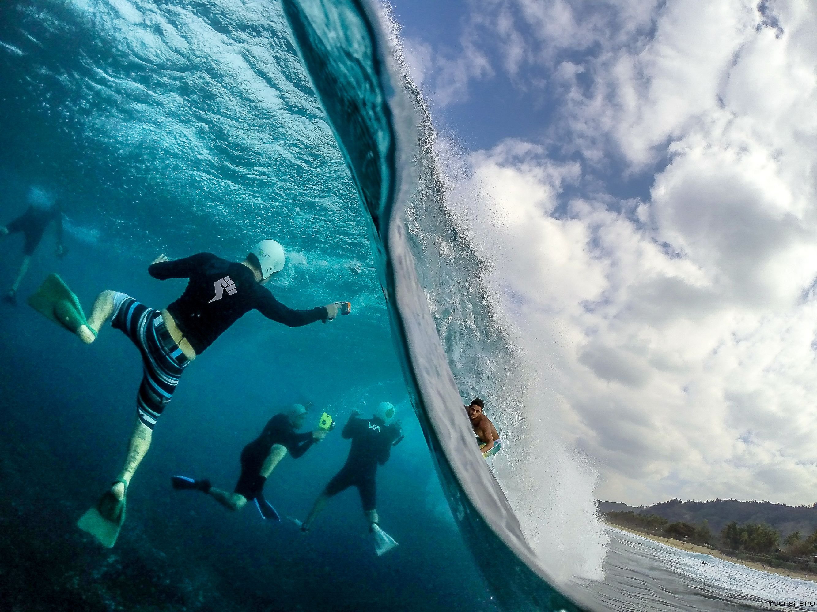 Необычные картинки. Подводный серфинг. Необычные фотографии. Над водой и под водой. Серфинг с GOPRO.