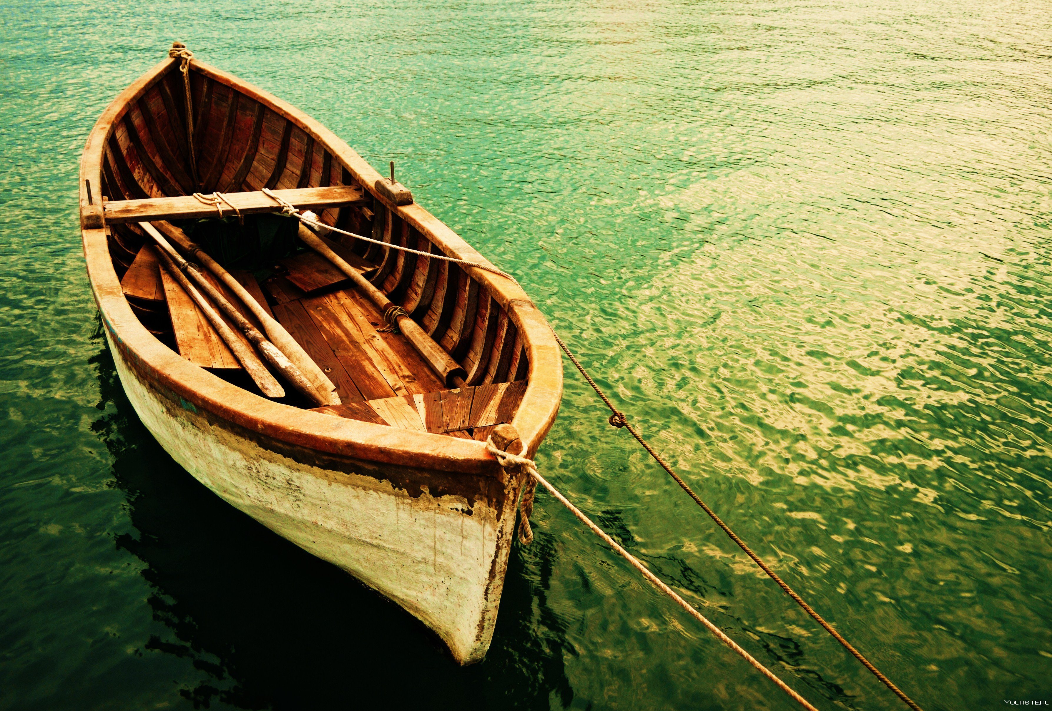 Виды лодок. Ялик лодка. Лодка деревянная. Лодка деревянная в море. Ушкуй.