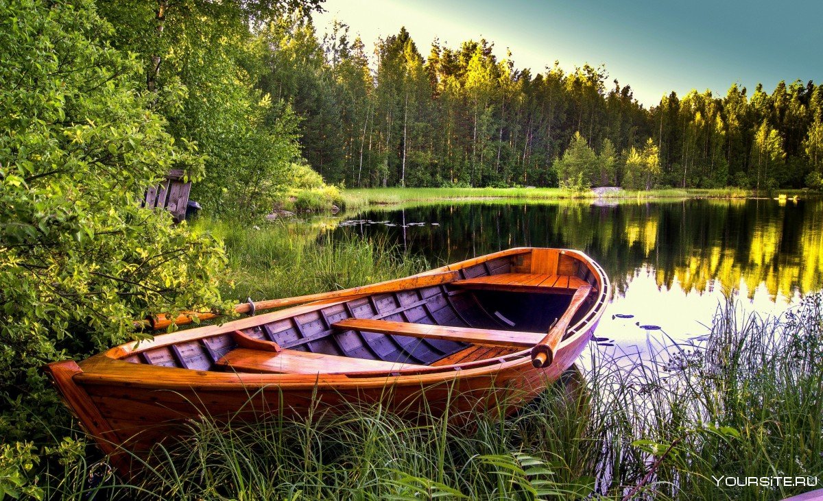 Лодка на речке