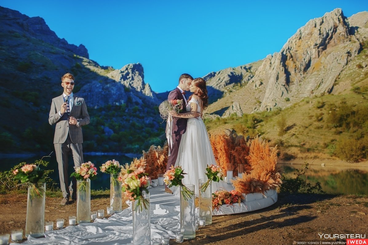 Свадебная фотосессия в горах осенью