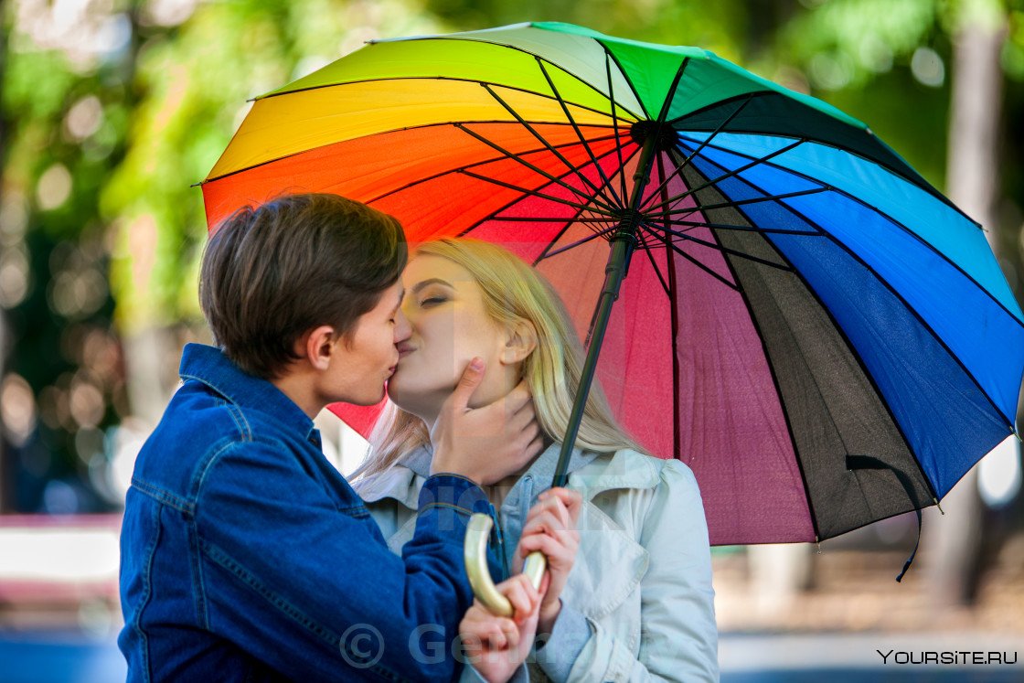 Семья под зонтом от ЛГБТ