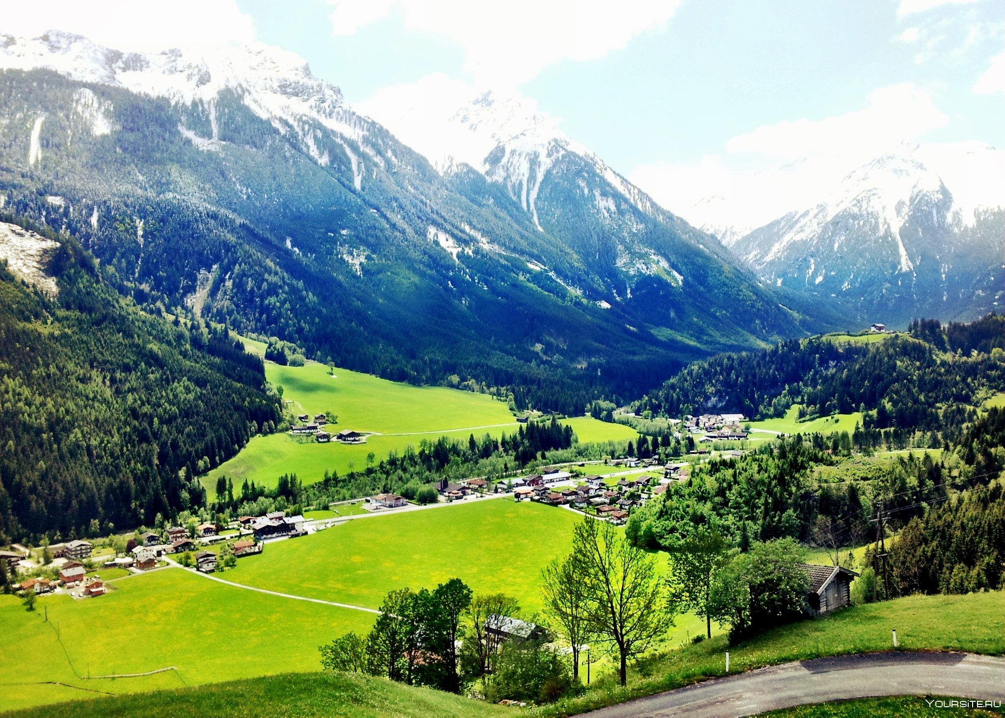 Швейцария маленькая страна. Альпийские Луга Австрии. Альпийские Луга Швейцария. Альпийские Луга Швейцария Альпийские Луга Швейцария. Швейцария зелёные Альпийские Луга.